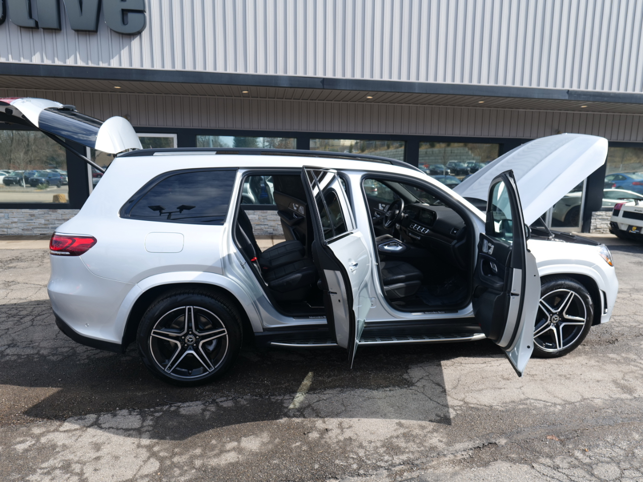 Vehicle image 22 of 100