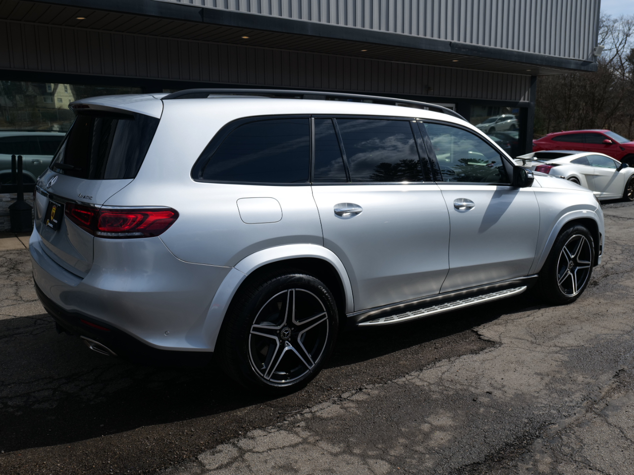 Vehicle image 21 of 100
