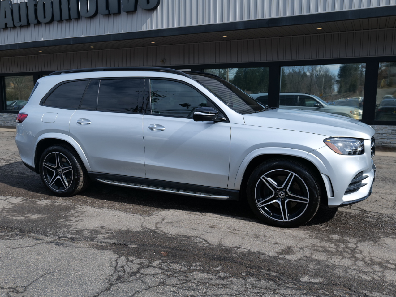 Vehicle image 10 of 100