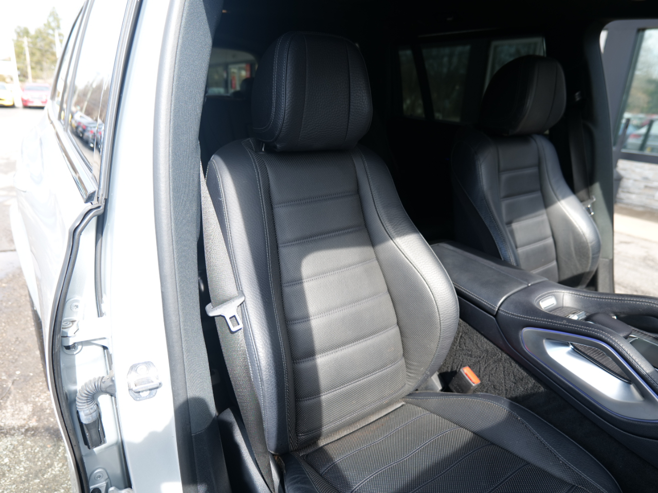 Vehicle image 61 of 100