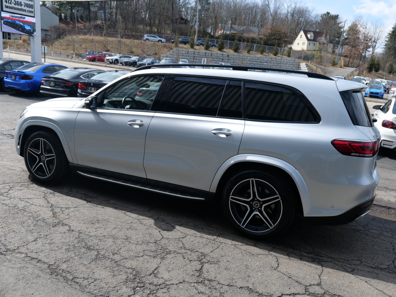 Vehicle image 28 of 100