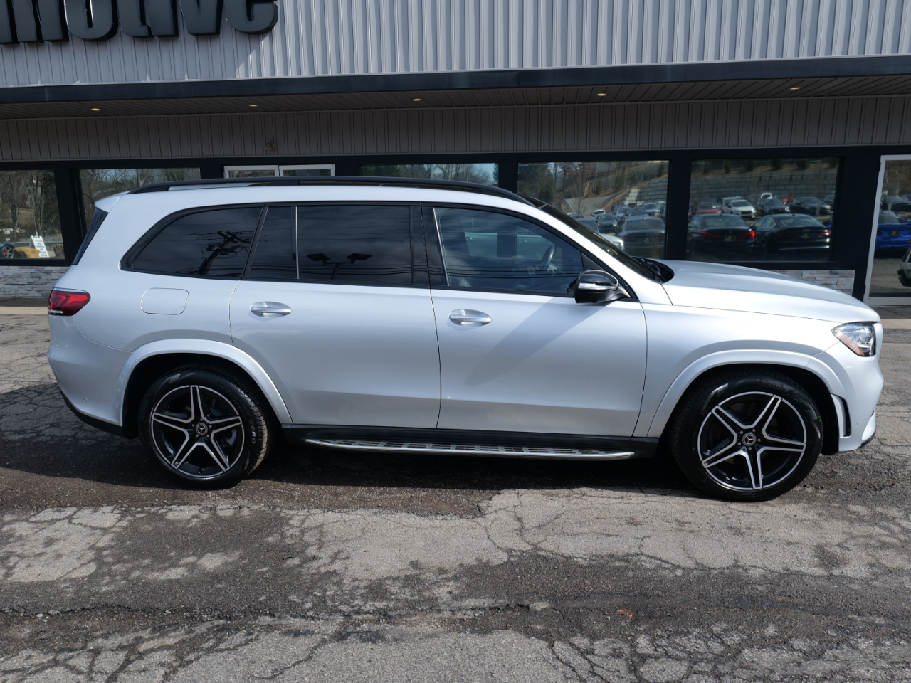 Vehicle image 17 of 100