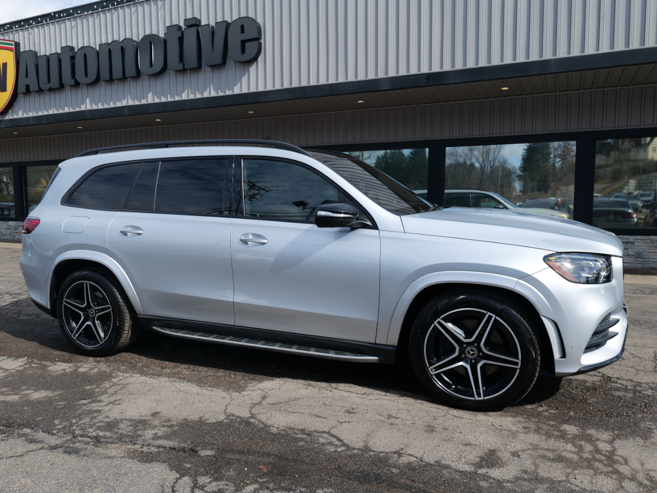 Vehicle image 11 of 100