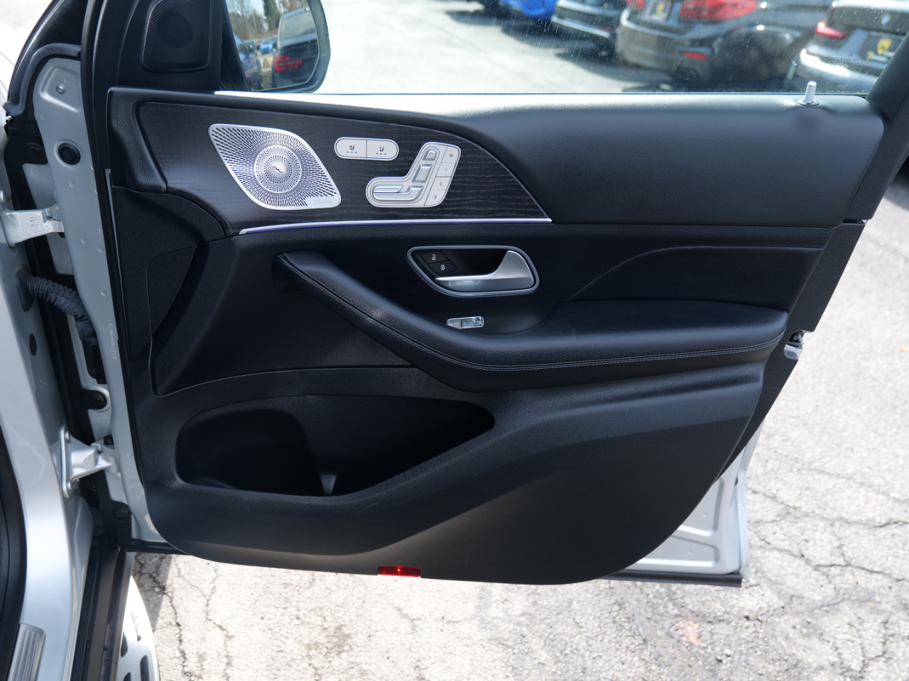 Vehicle image 56 of 100