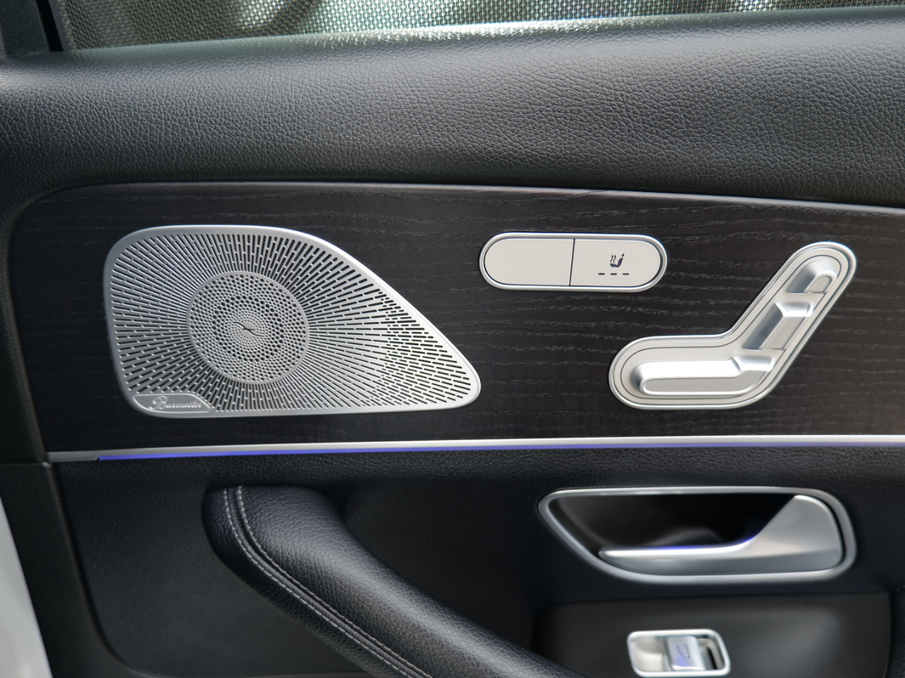 Vehicle image 64 of 100