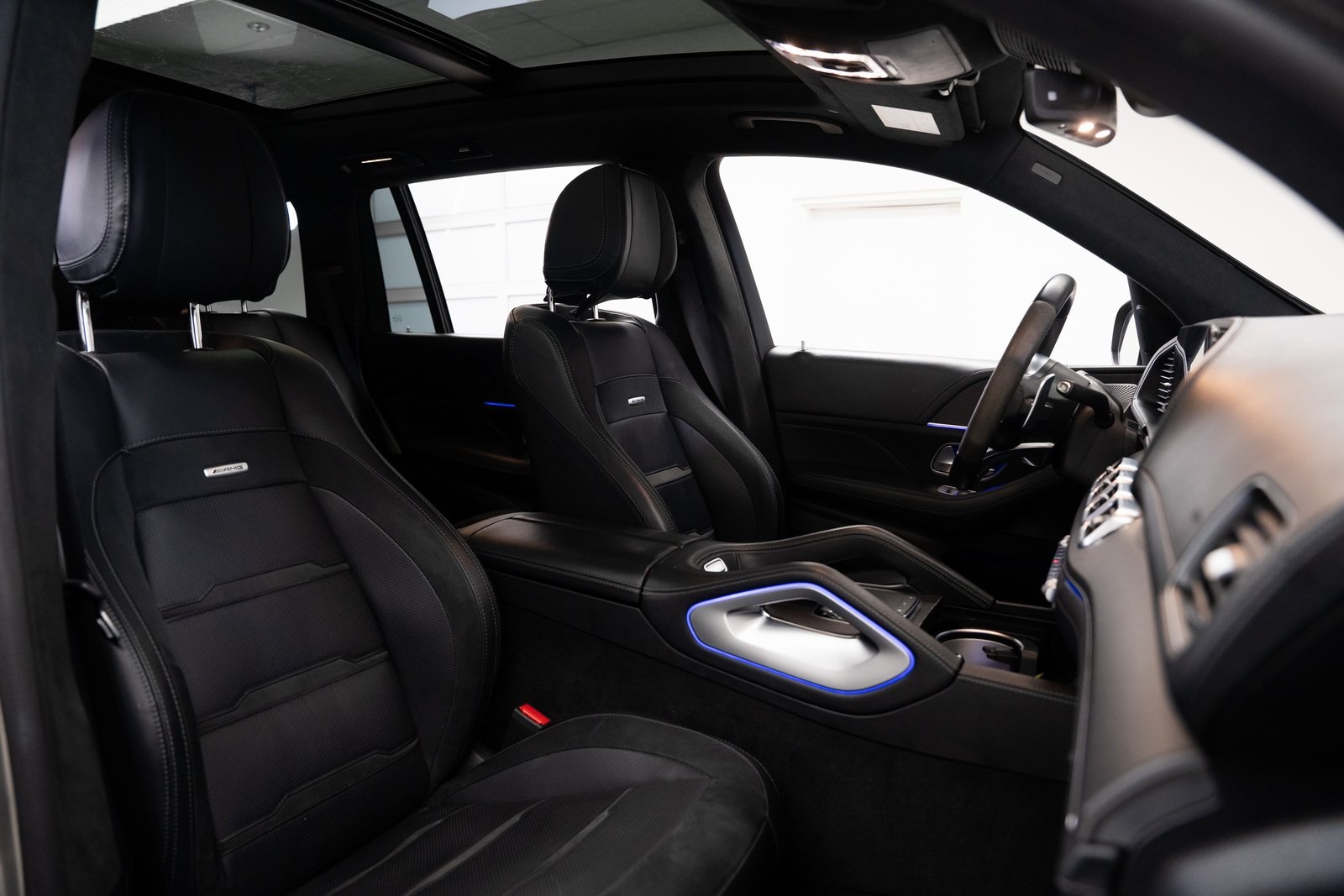 Vehicle image 27 of 29