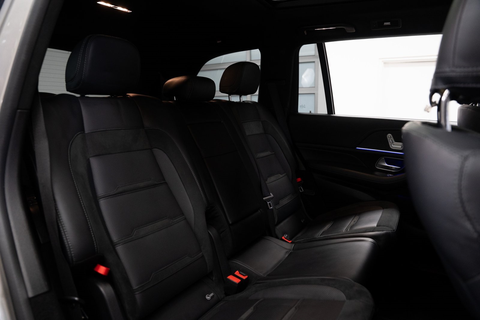 Vehicle image 25 of 29