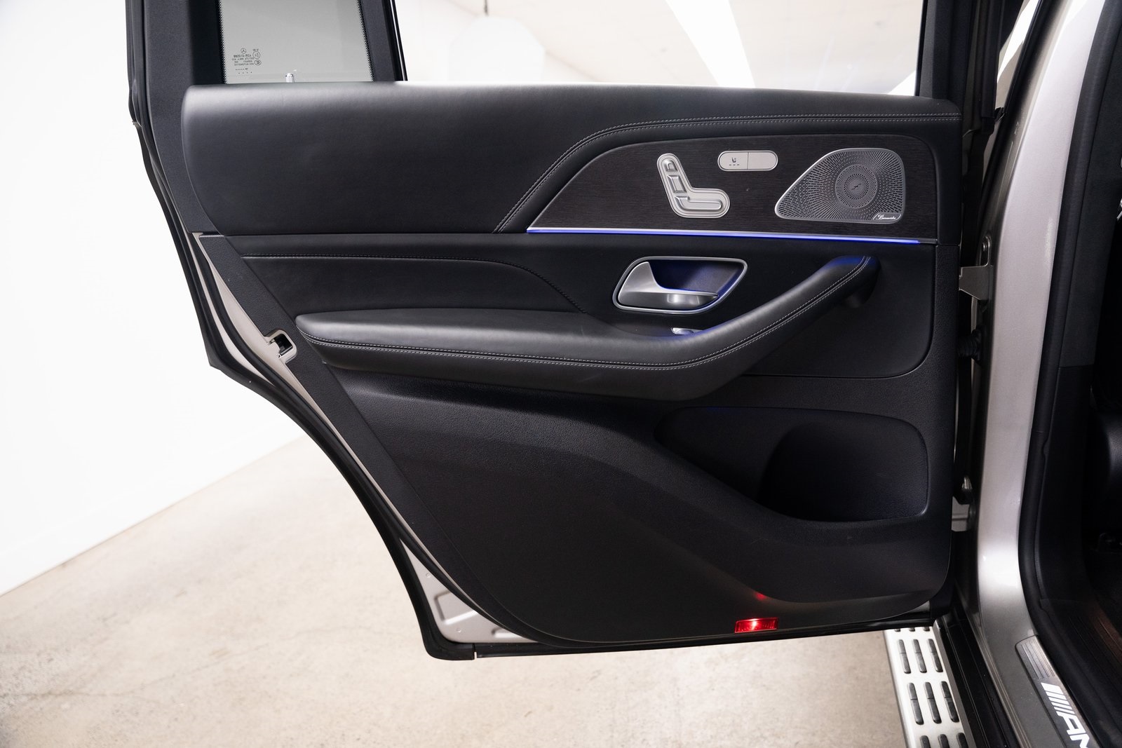 Vehicle image 21 of 29