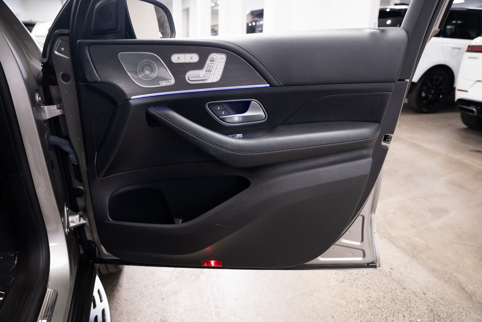Vehicle image 26 of 29