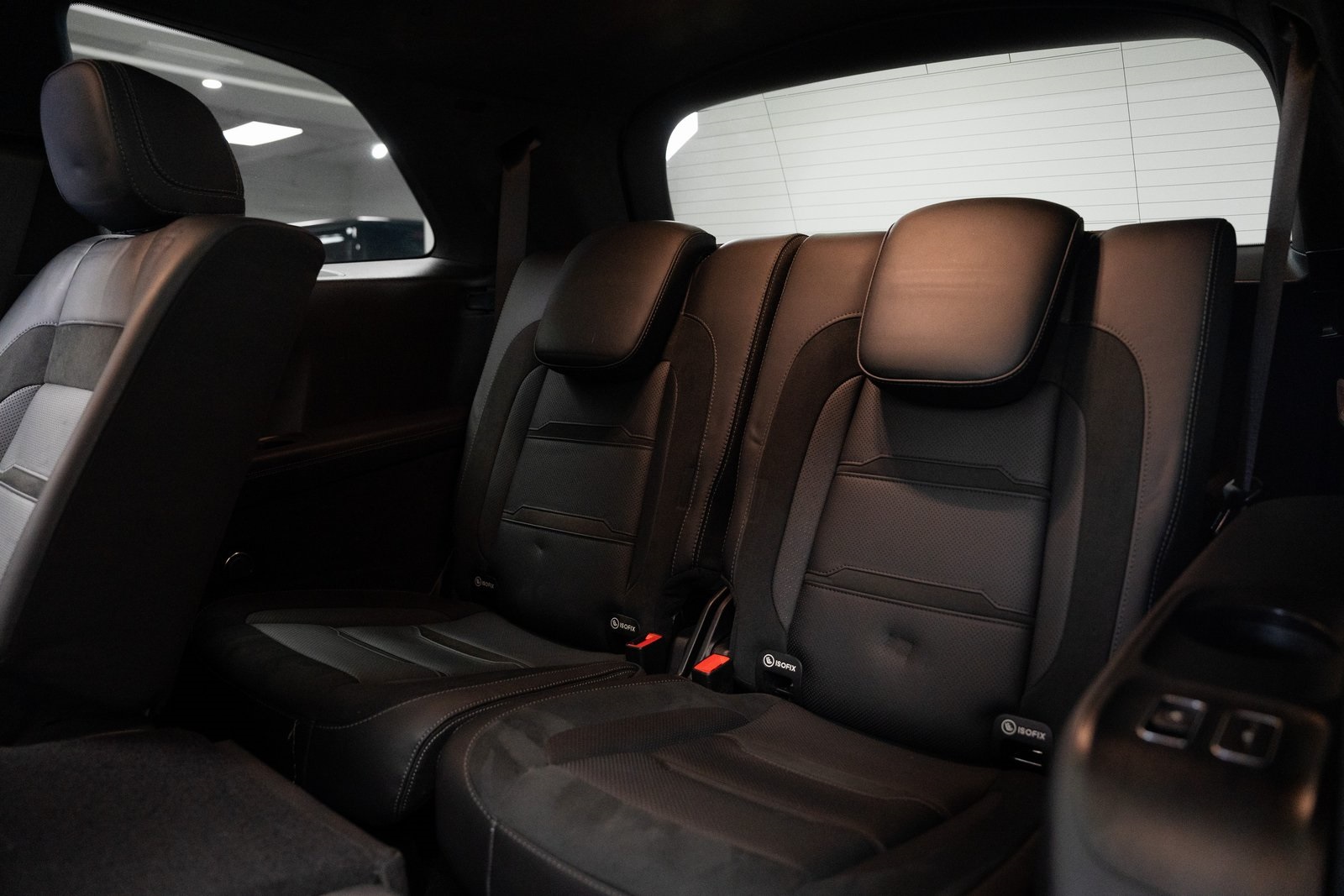 Vehicle image 23 of 29