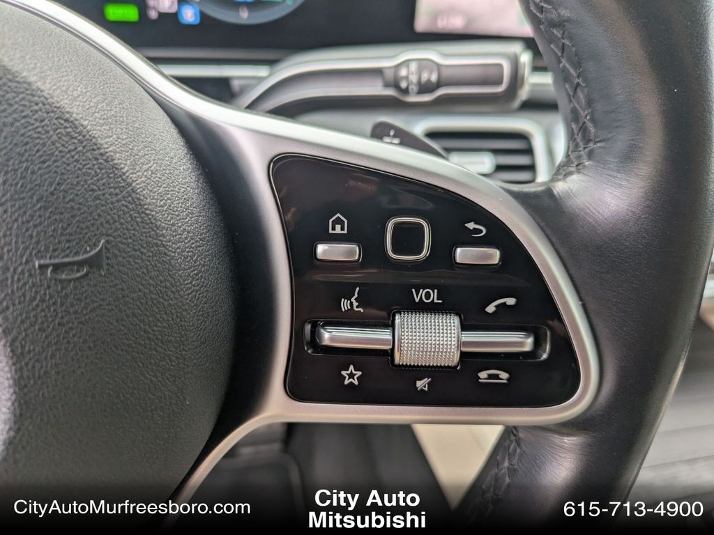 Vehicle image 18 of 34