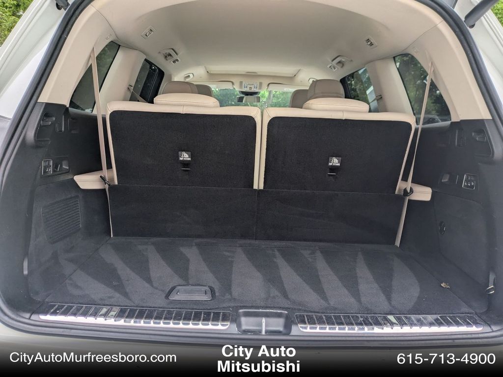 Vehicle image 31 of 34