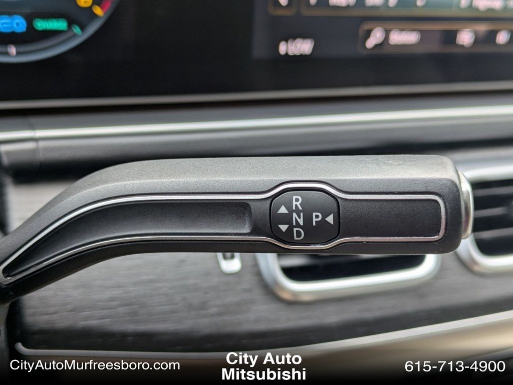 Vehicle image 25 of 34