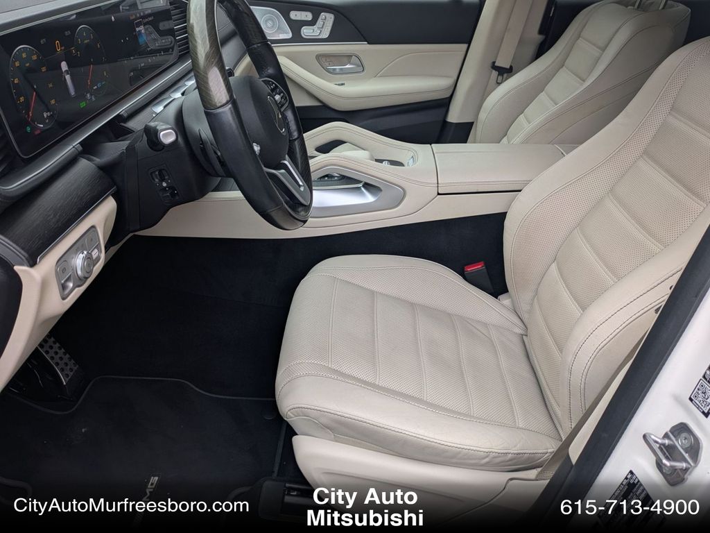 Vehicle image 13 of 34