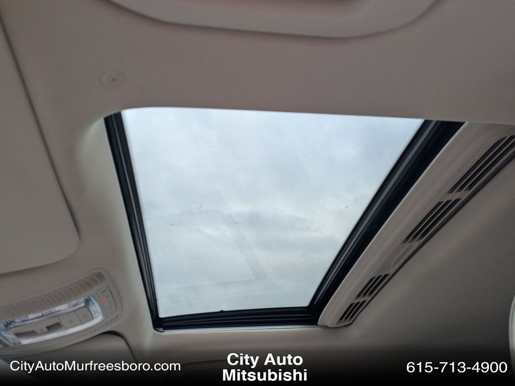 Vehicle image 27 of 34