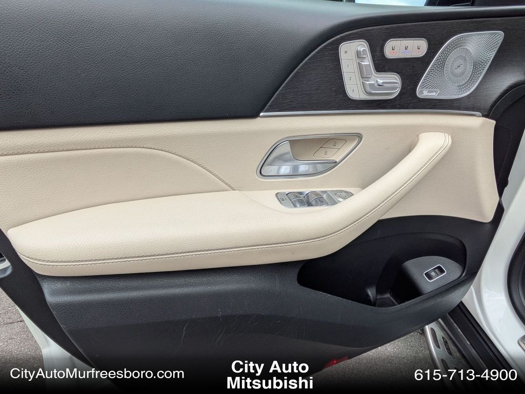 Vehicle image 11 of 34