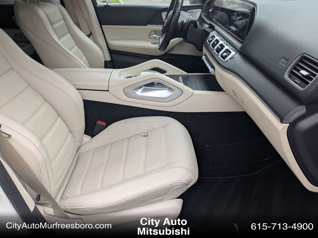 Vehicle image 32 of 34