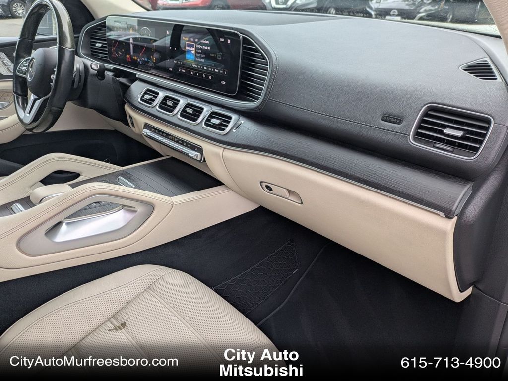 Vehicle image 33 of 34
