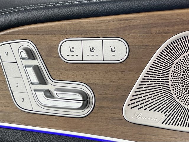 Vehicle image 21 of 35