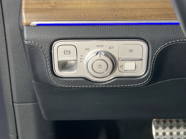 Vehicle image 10 of 35