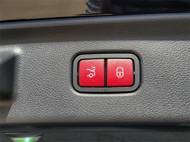 Vehicle image 26 of 36