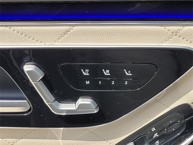 Vehicle image 33 of 36