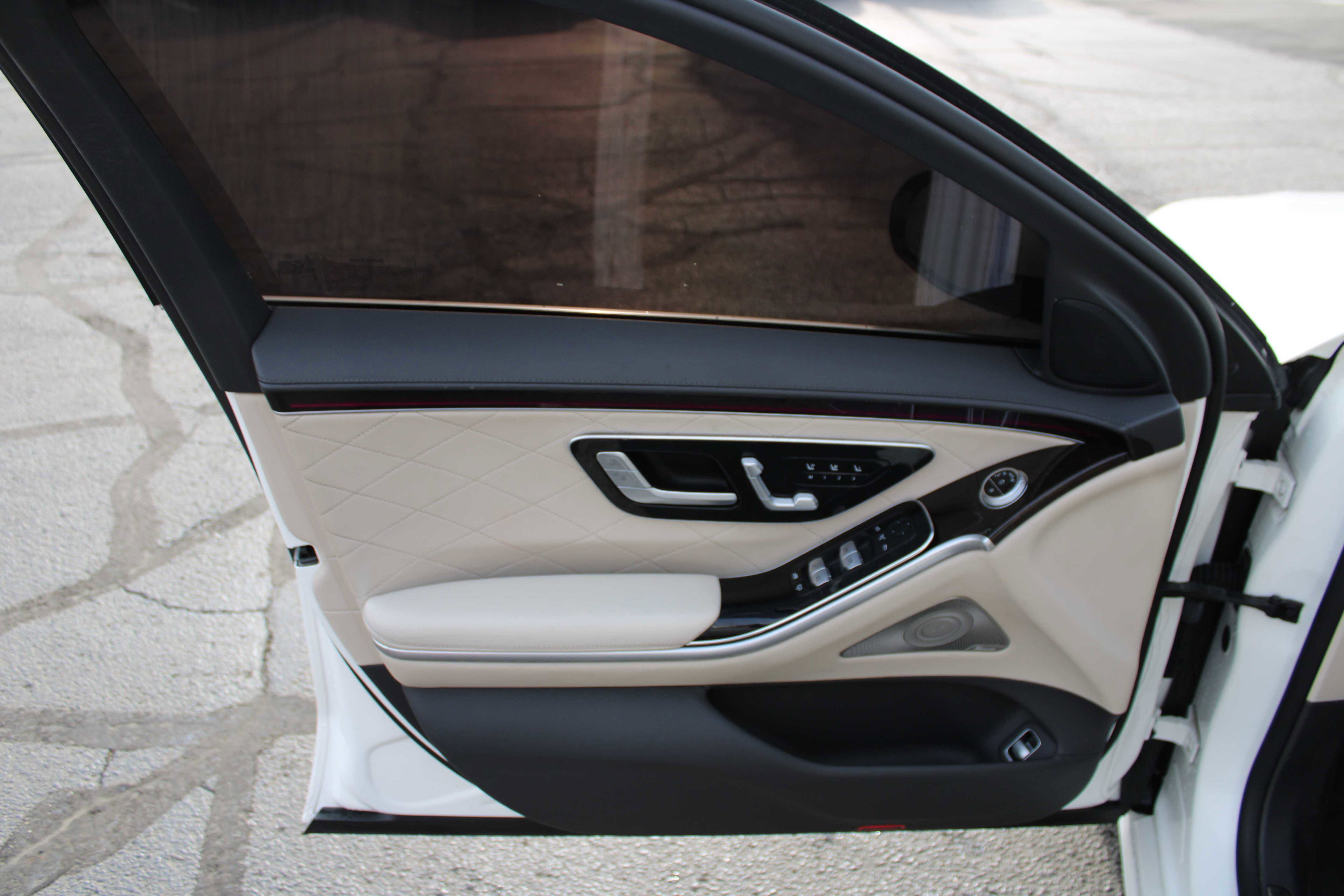 Vehicle image 8 of 17