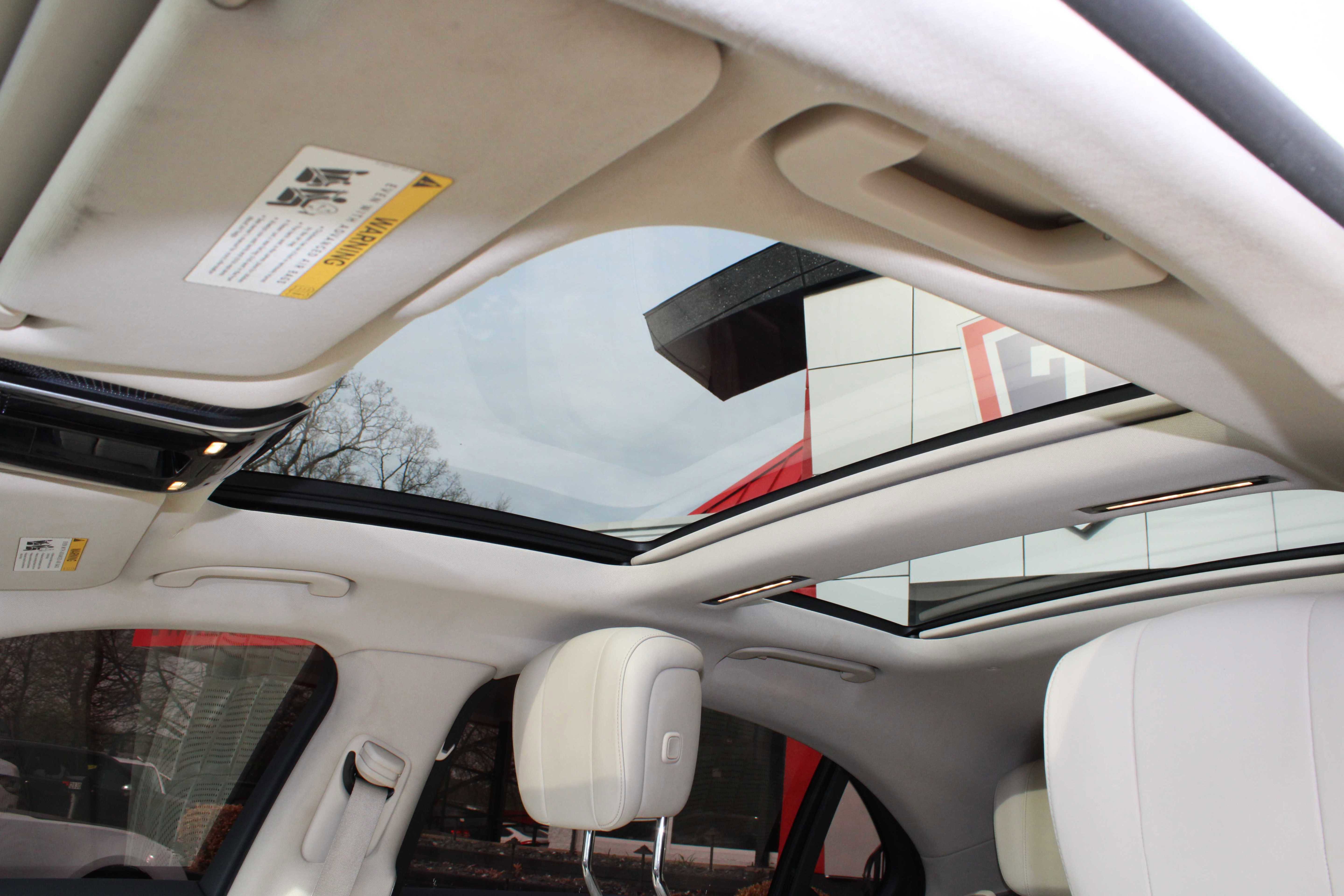 Vehicle image 11 of 17