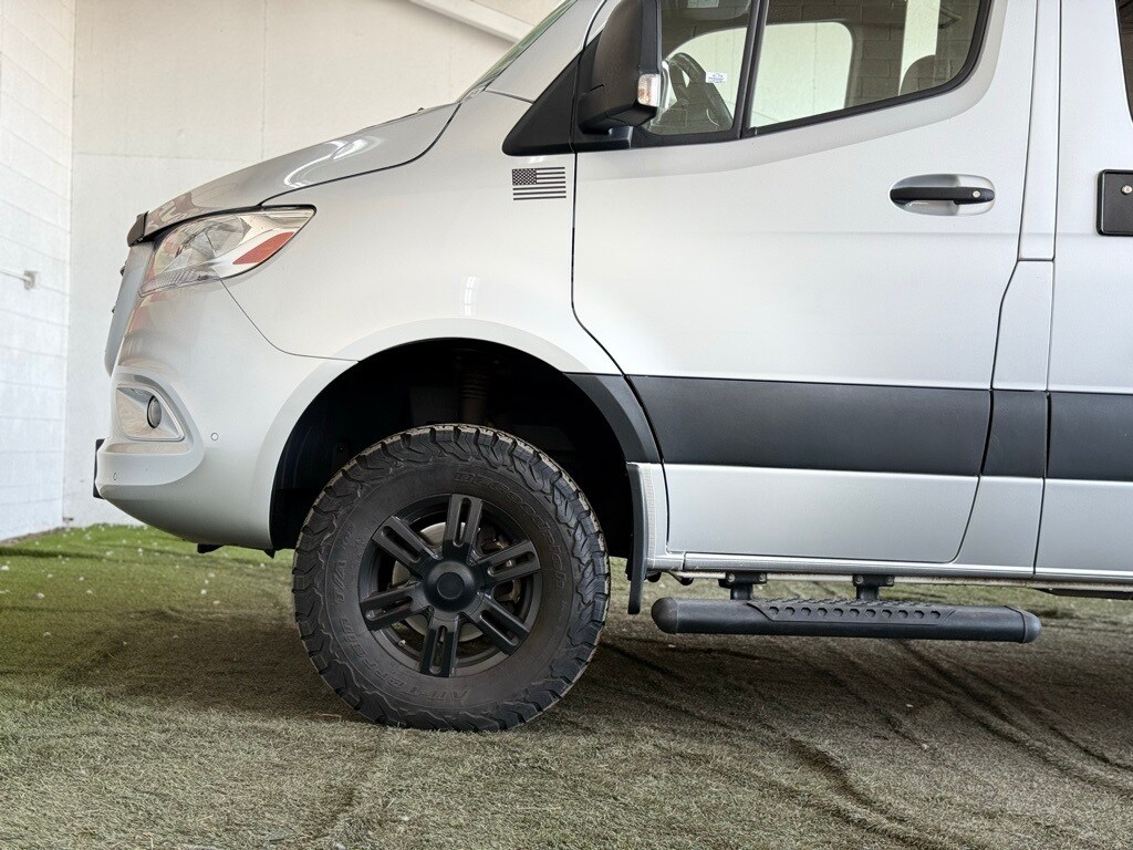 Vehicle image 15 of 70