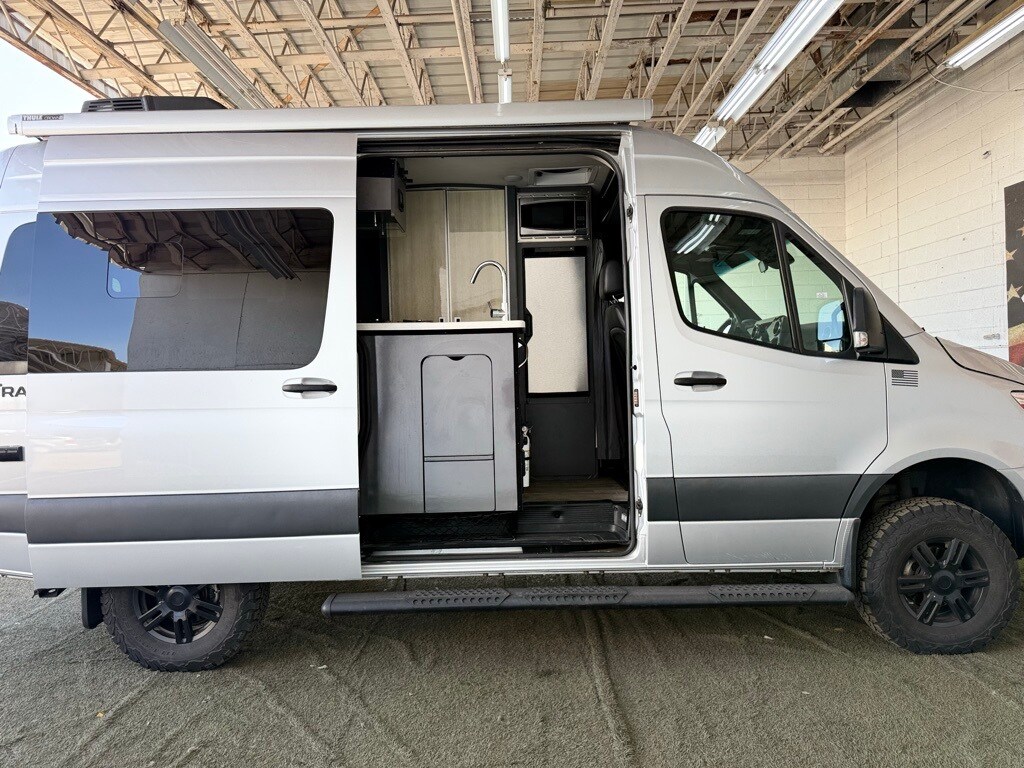 Vehicle image 11 of 70