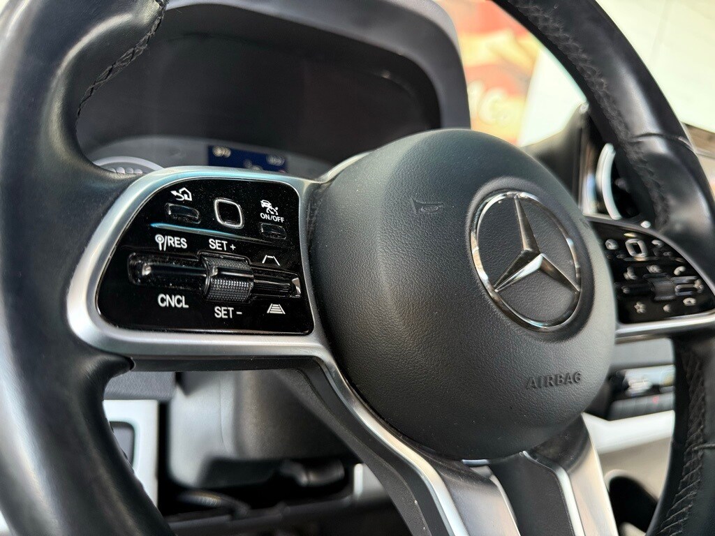 Vehicle image 30 of 70