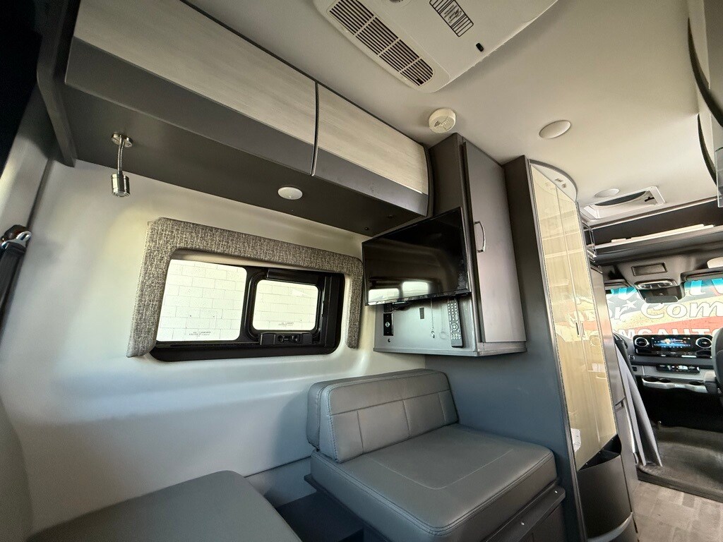 Vehicle image 58 of 70
