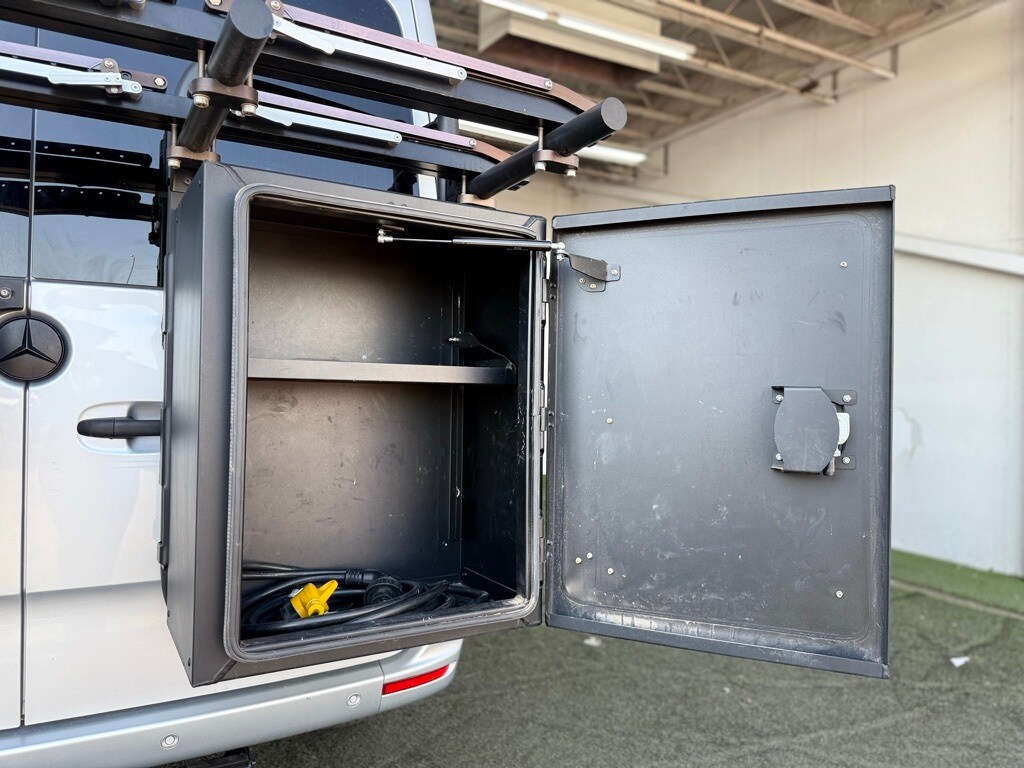 Vehicle image 19 of 70