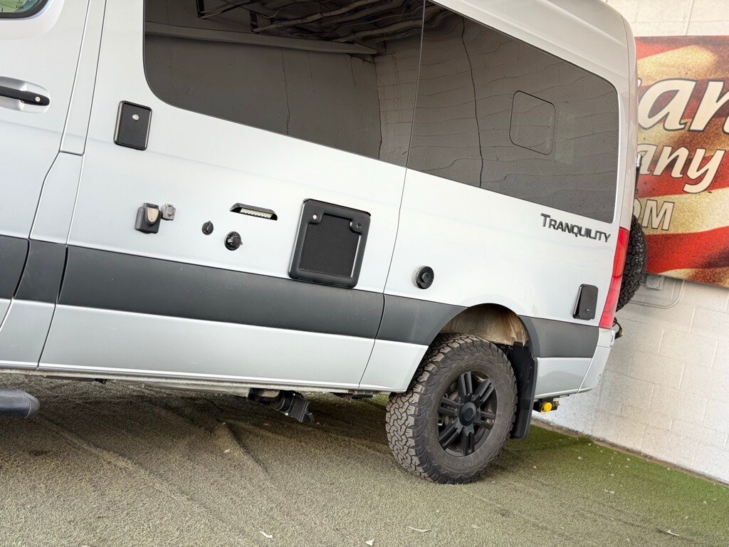 Vehicle image 9 of 70