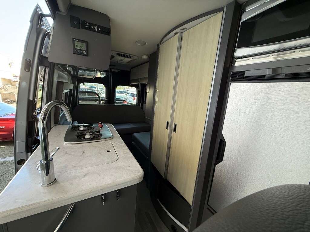 Vehicle image 48 of 70