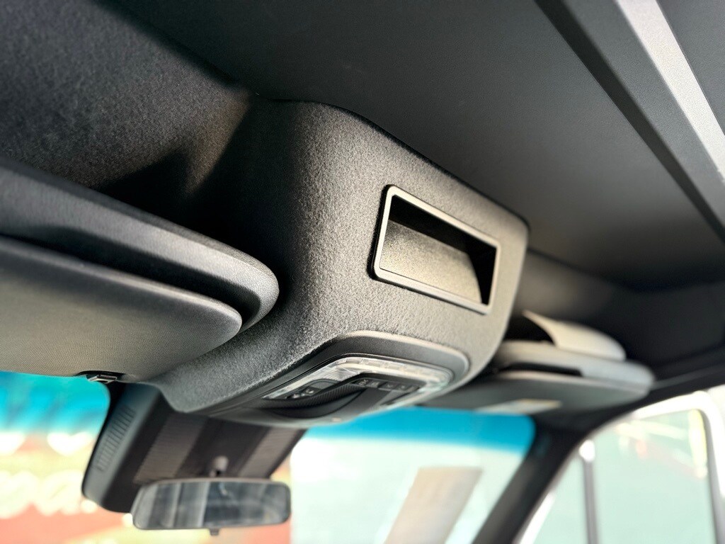 Vehicle image 35 of 70