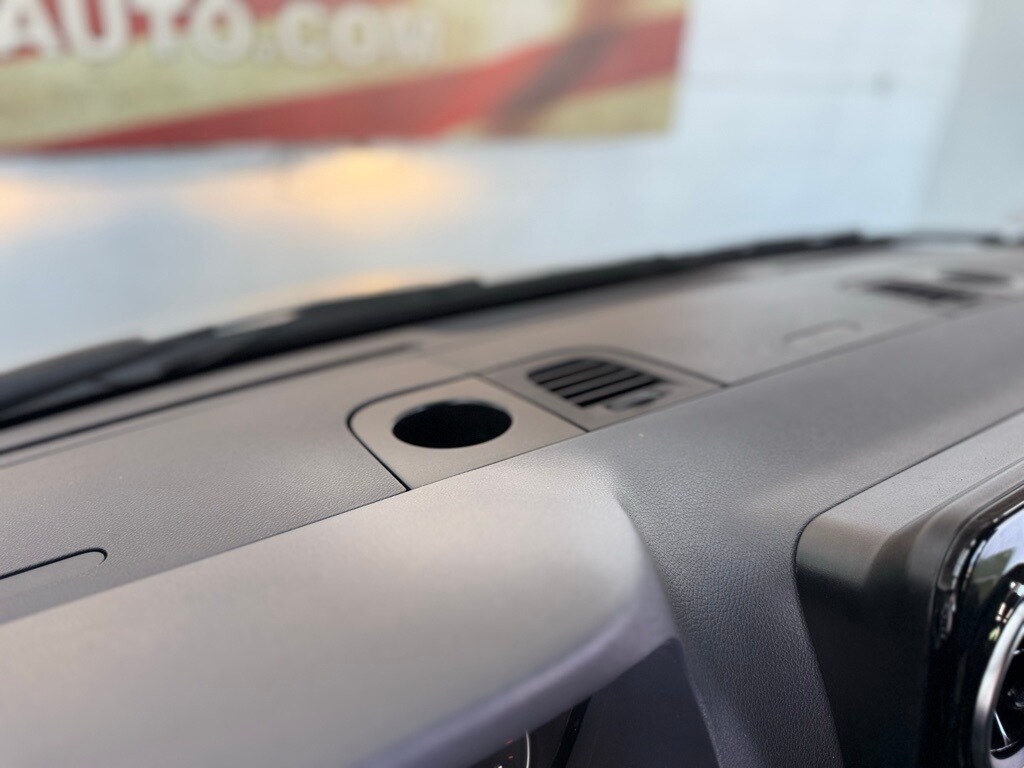 Vehicle image 38 of 70