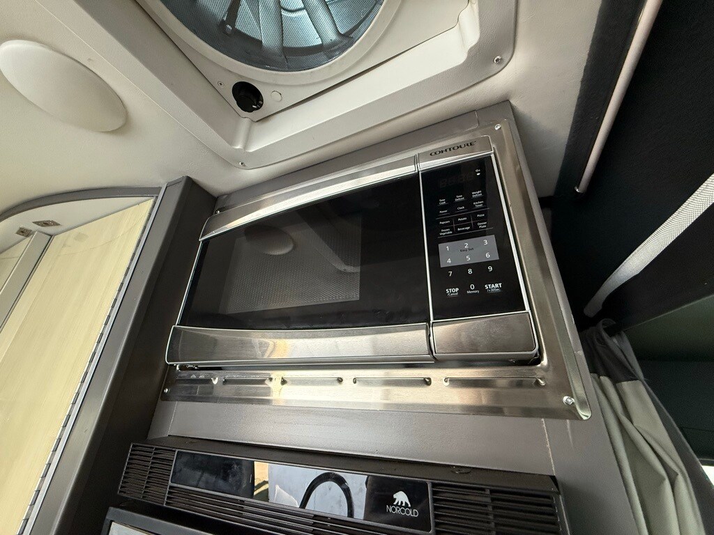 Vehicle image 46 of 70