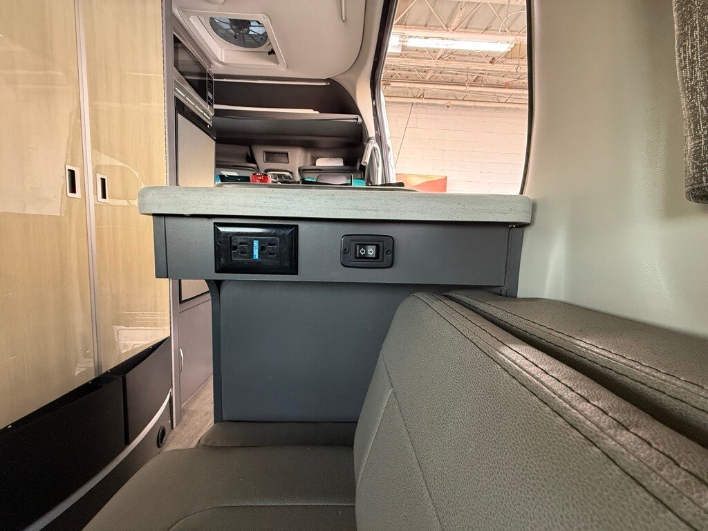 Vehicle image 62 of 70
