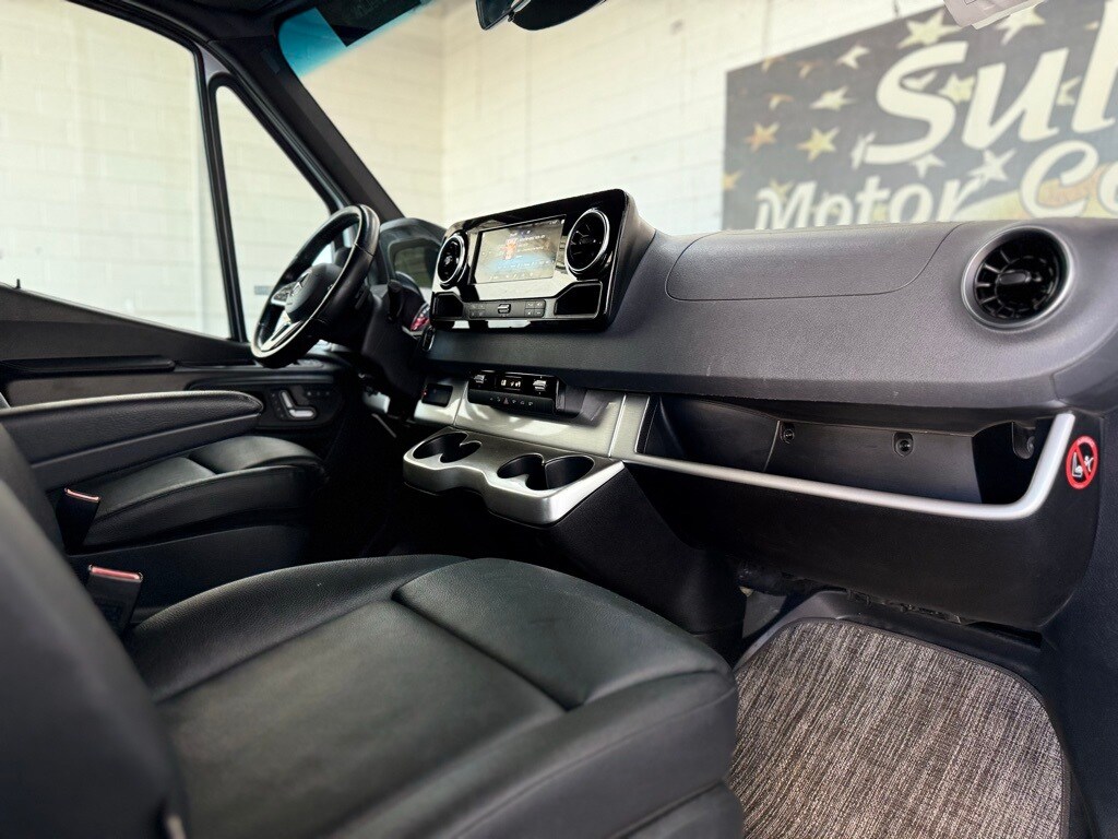 Vehicle image 67 of 70