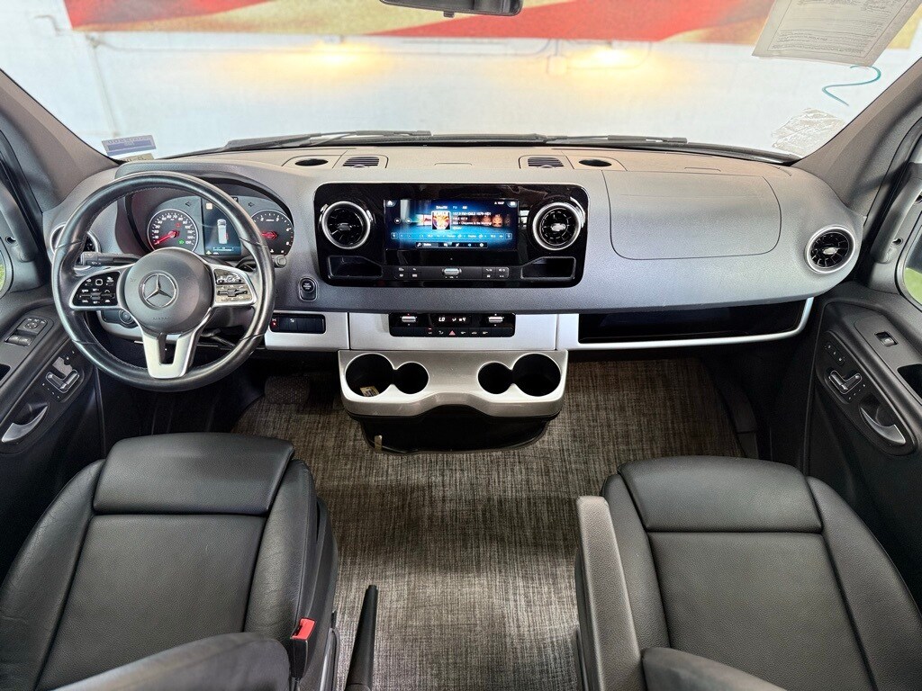 Vehicle image 66 of 70