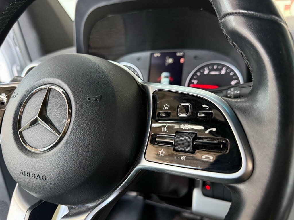 Vehicle image 29 of 70