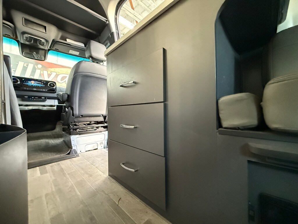 Vehicle image 52 of 70