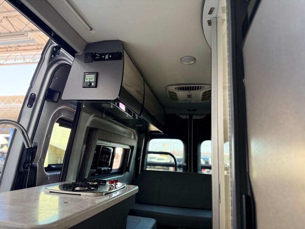 Vehicle image 41 of 70