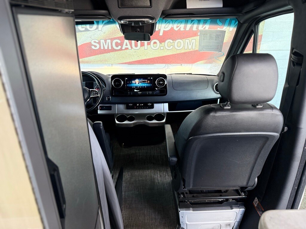 Vehicle image 63 of 70