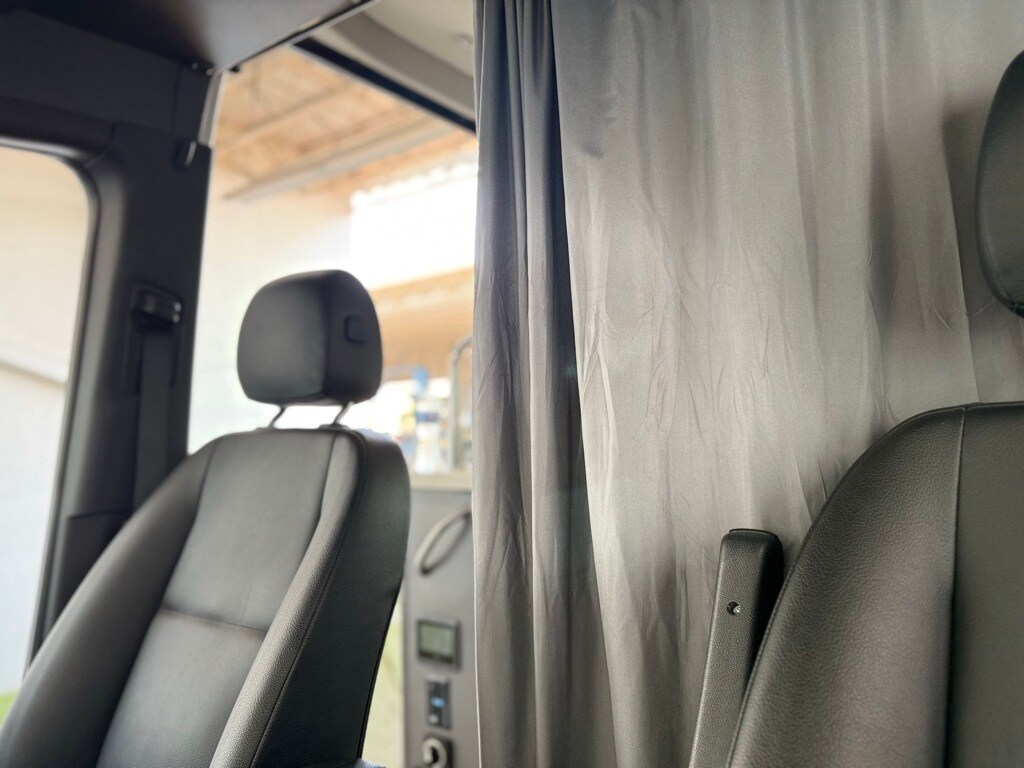 Vehicle image 40 of 70