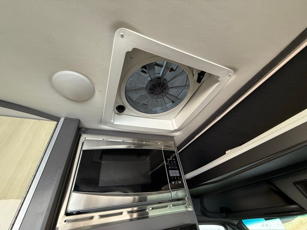 Vehicle image 45 of 70