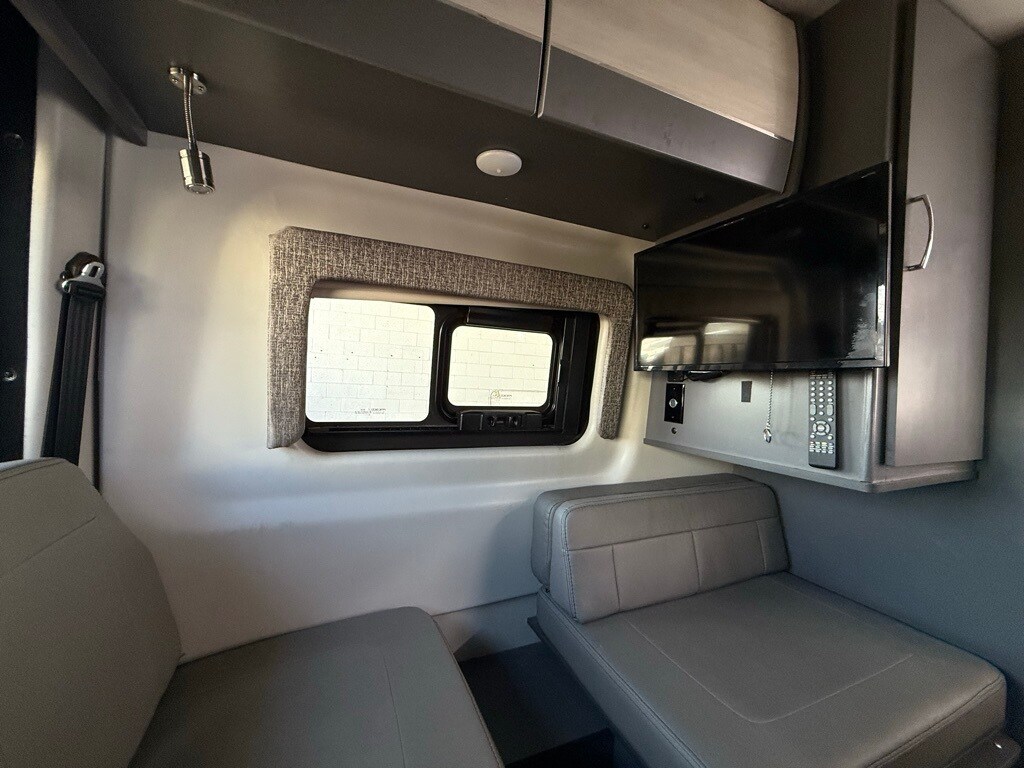Vehicle image 59 of 70