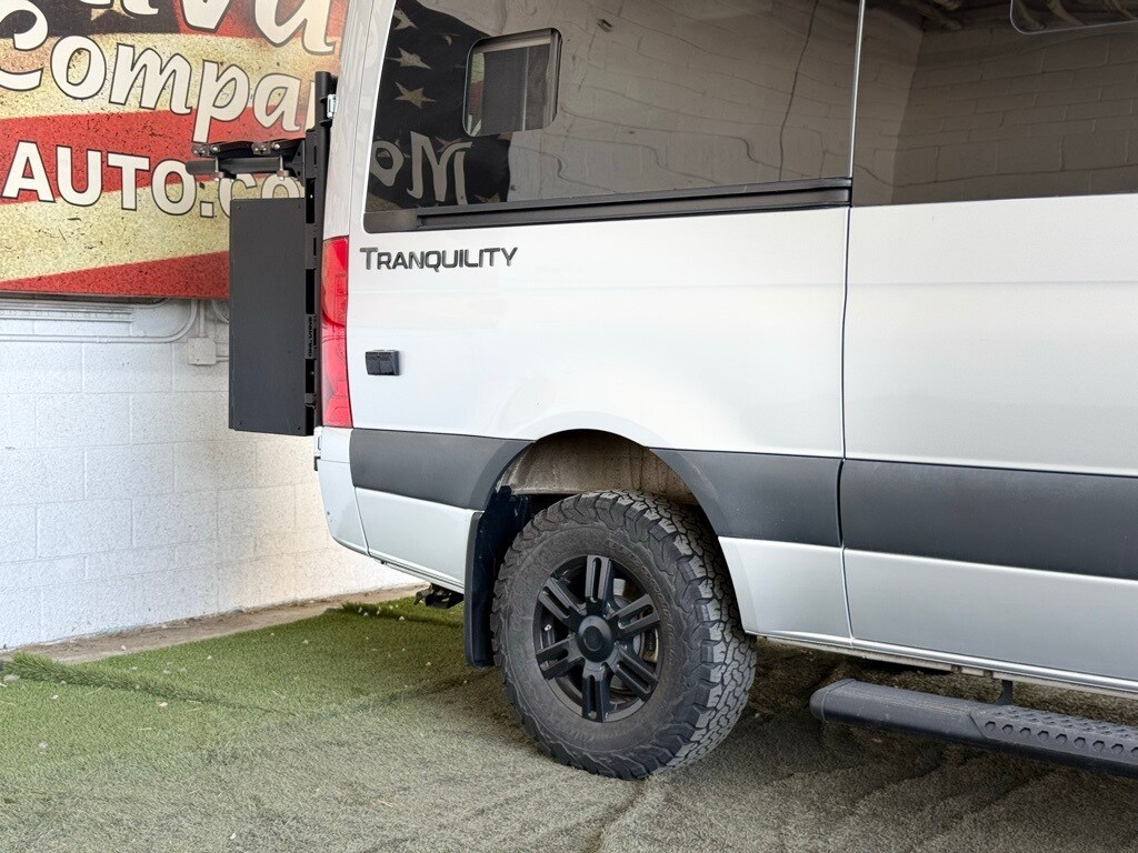 Vehicle image 10 of 70