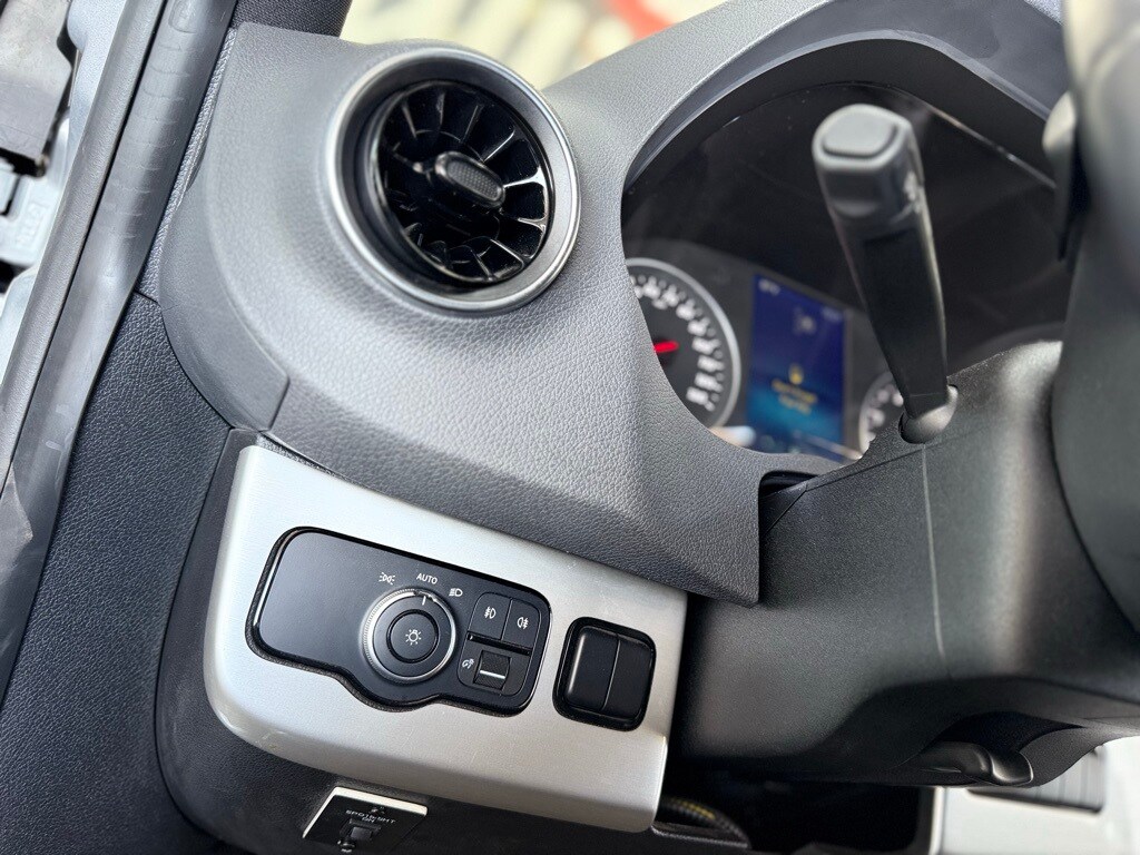 Vehicle image 26 of 70